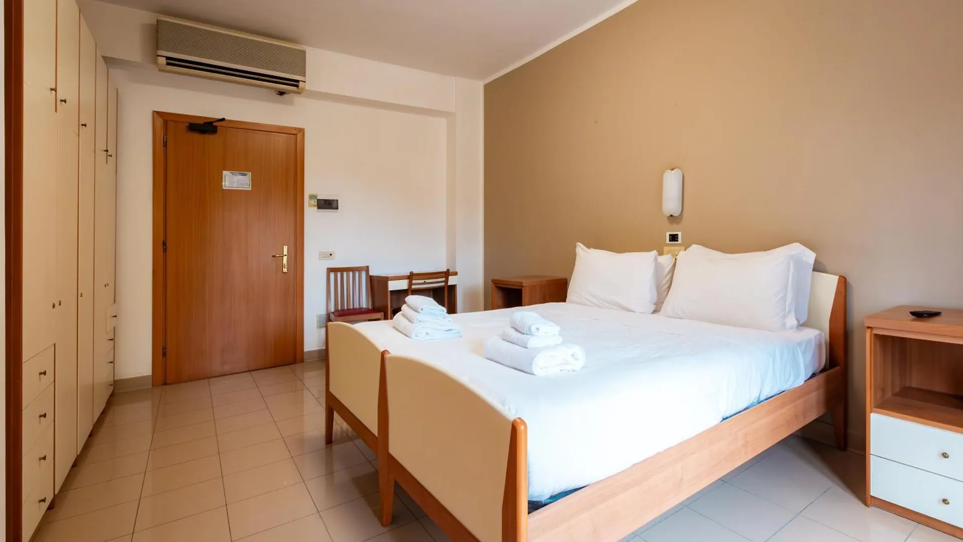 Ah Roma Hostel 0*, Rome