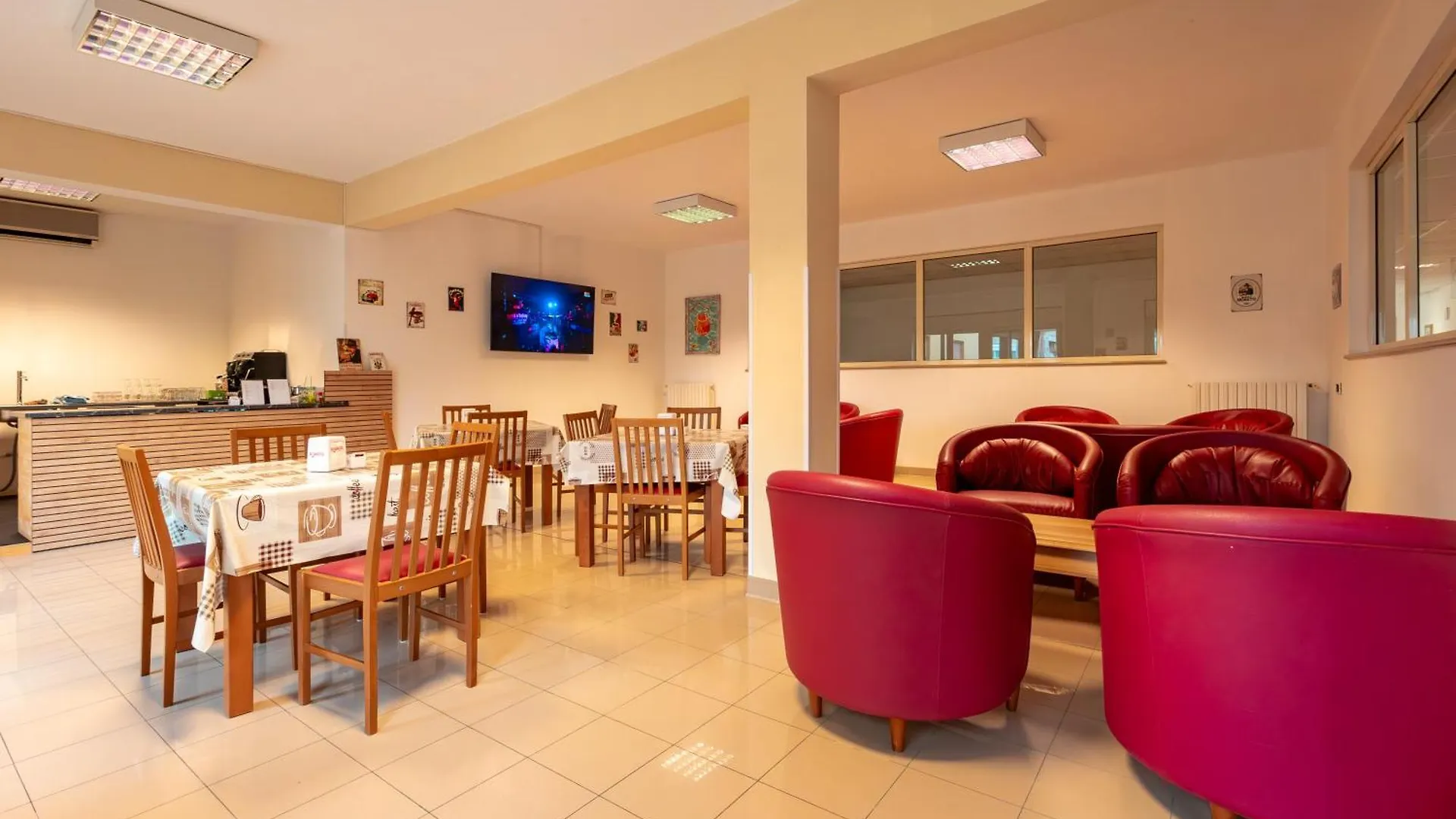Ah Roma Hostel  Rome