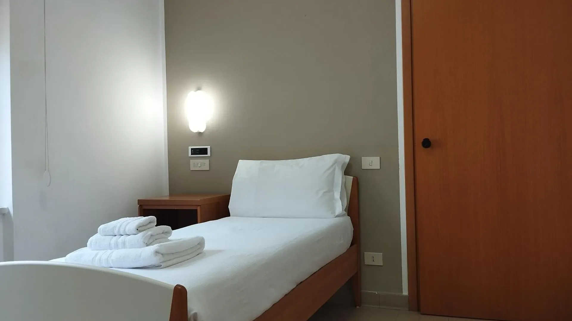 Ah Roma Hostel  Rome