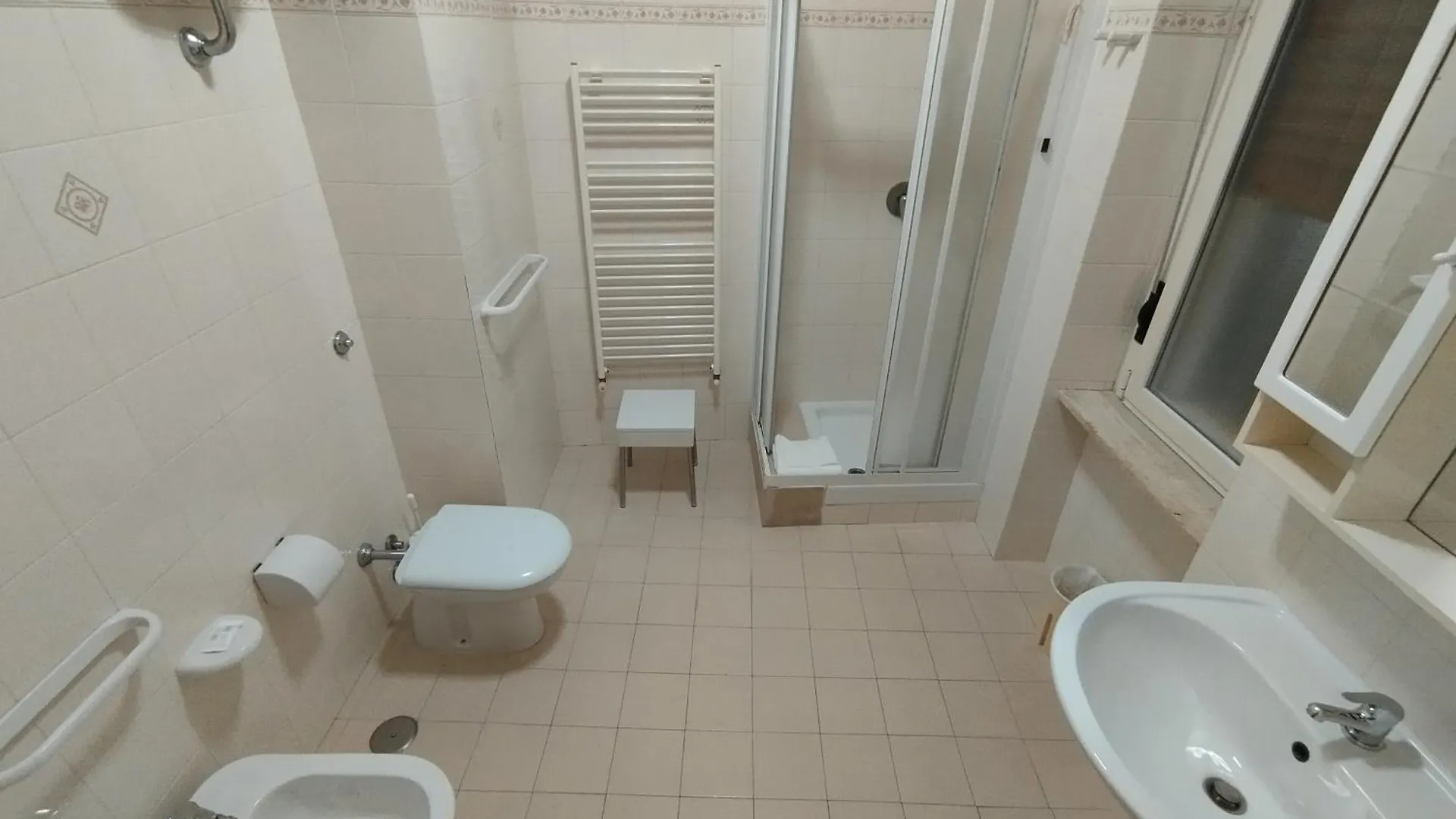 Ah Roma Hostel