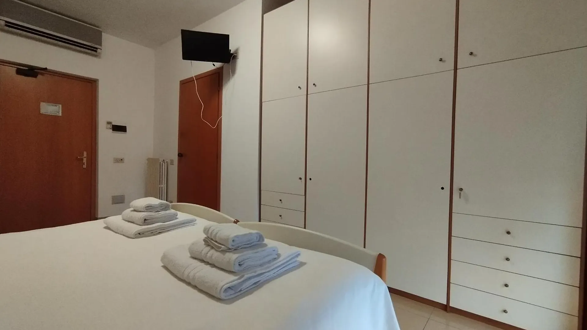 Ah Roma Hostel