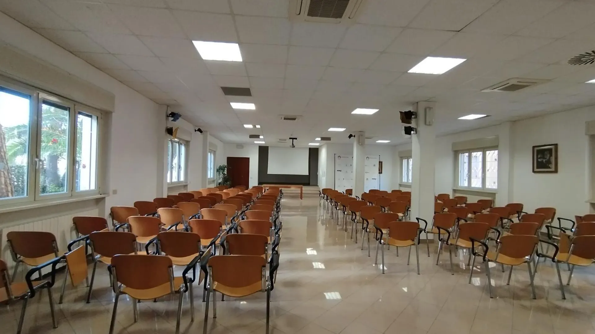 Ah Roma Hostel